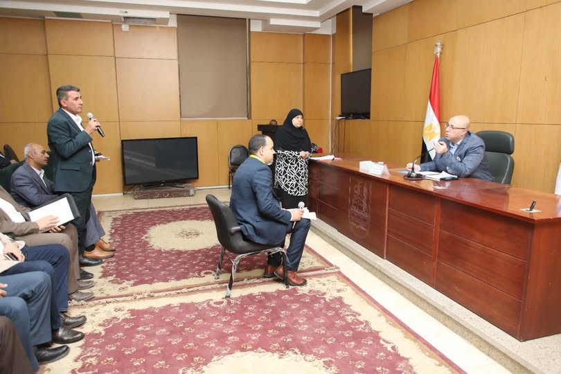 تكليف لجنة بالنظر في إمكانية رصف طريق دمو بني سويف/ الفيوم 